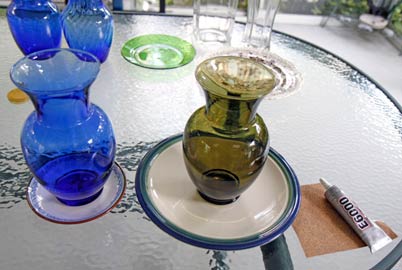 Two units on table (dish on bottom, vase on top)