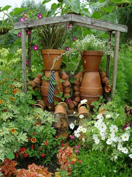 Pot couple on bench
