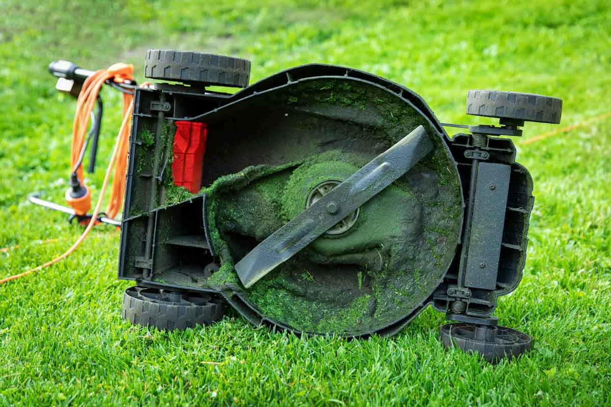Lawn mower undercarriage