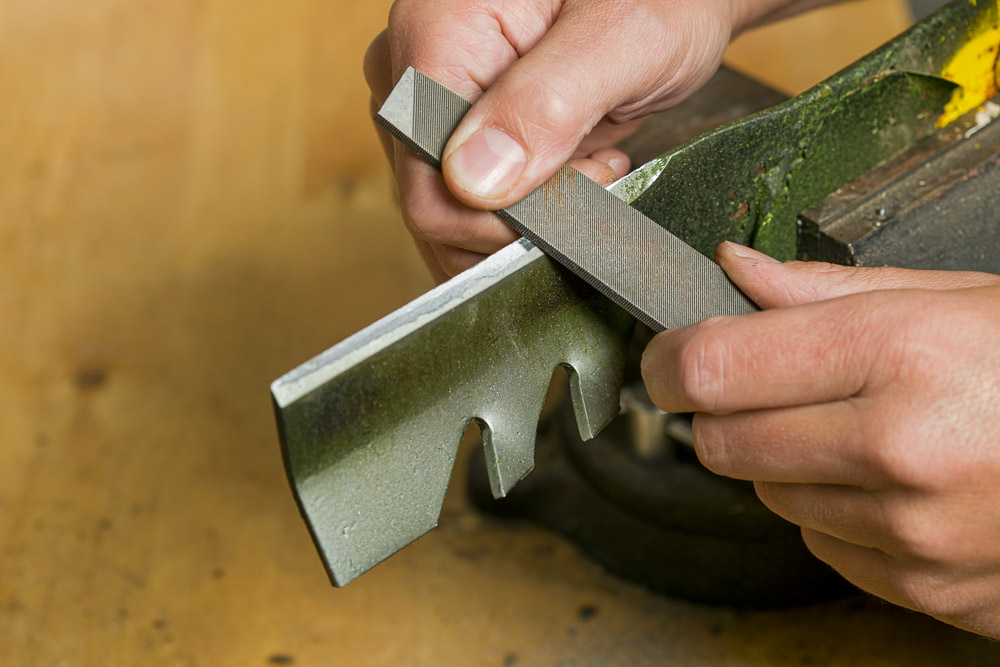 Sharpening lawn mower blades